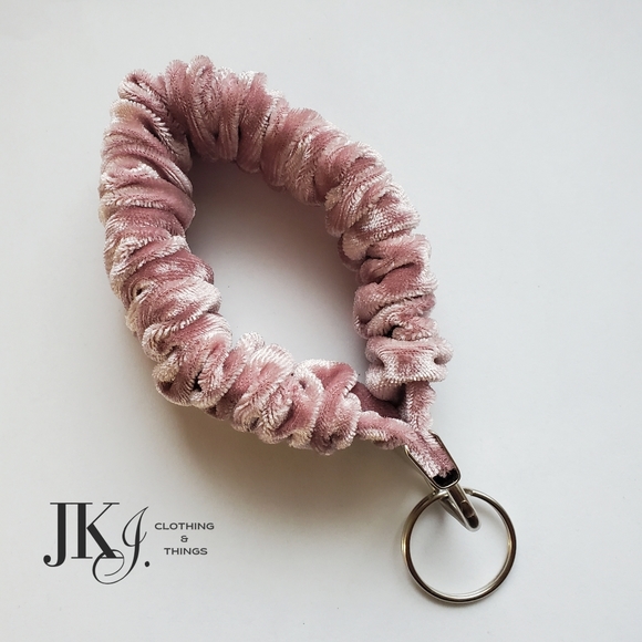 Velvet Wristlet Scrunchie Keychain Dusty Pink New Handmade NWOT - Picture 2 of 3